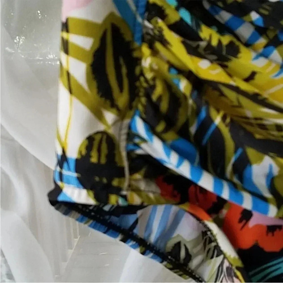 MIRACLESUIT Tropical Escape Swimsuit with Gold Hardware Like New Beach 10 - Picture 7 of 10